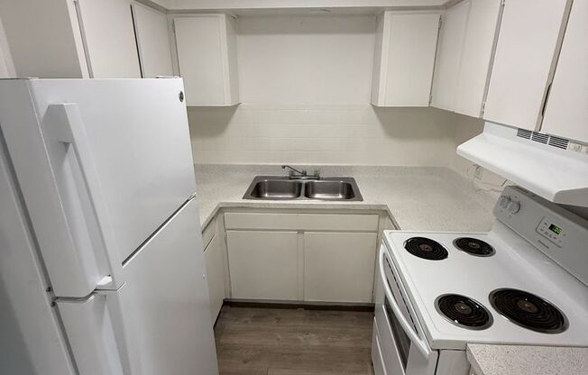 1 bed, 1 bath, 700 sqft, $1,300, Unit 4819-14