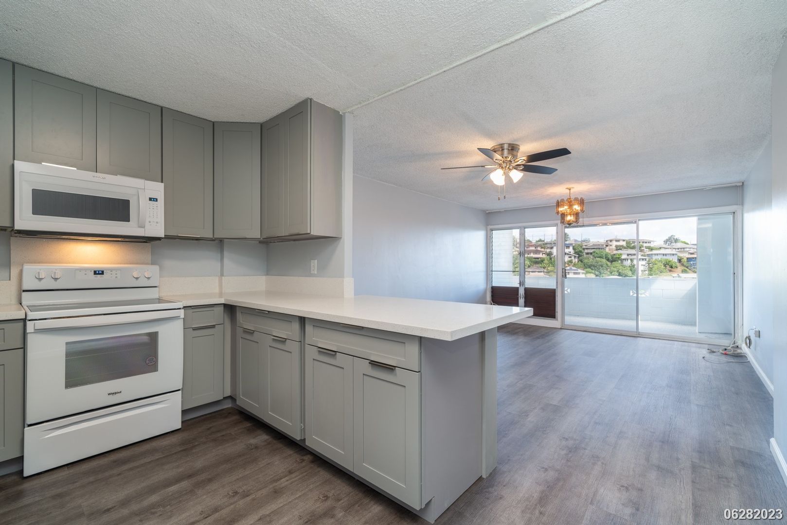 2bd/1ba/1parking in Kamehameha Towers
