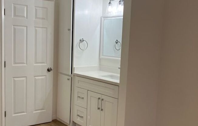 2 beds, 1 bath, $2,395, Unit 11