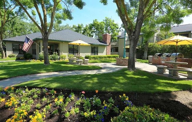 2 beds, 1 bath, 875 sqft, $1,590, Unit 445-265