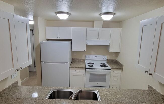 2 beds, 1 bath, 860 sqft, $2,095, Unit A106