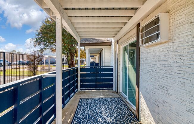 2 beds, 2 baths, 959 sqft, $1,950
