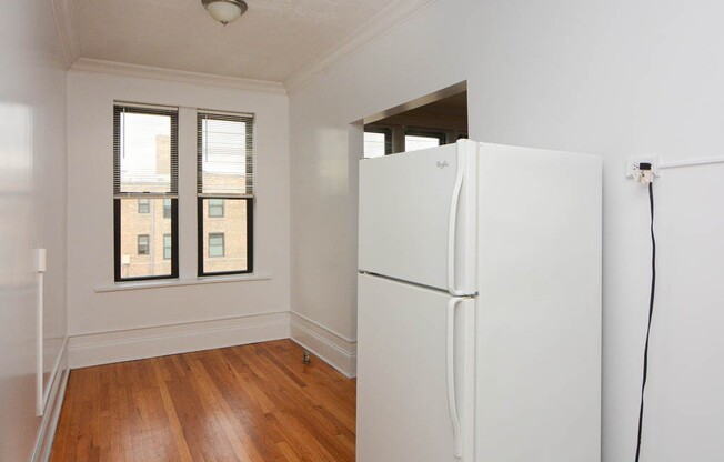 2704 Sawyer