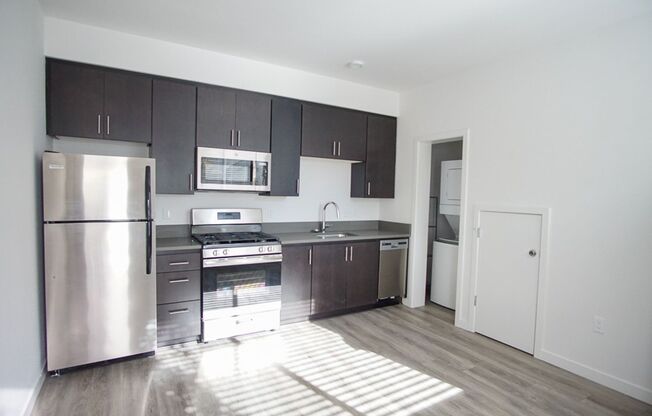 1 bed, 1 bath, $1,375, Unit 25-03