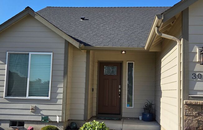 Beautiful & Spacious 3 Bed 2 Bath Directly Across the Street From Lexington Park! Small Dogs Considered!