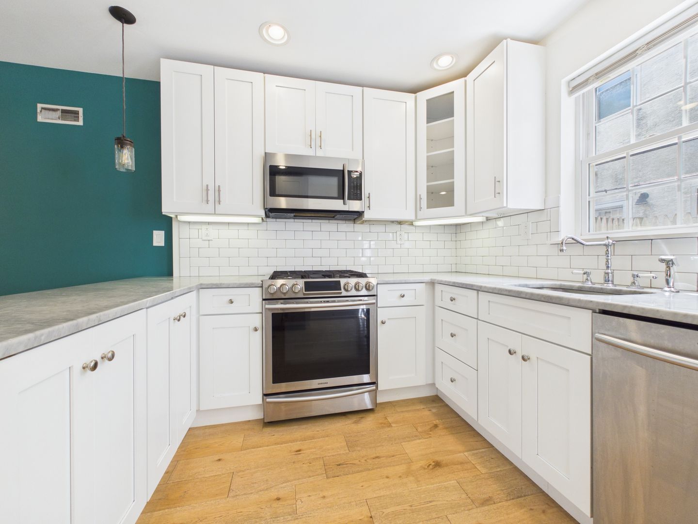 2 bedroom, 2 bathroom house with backyard