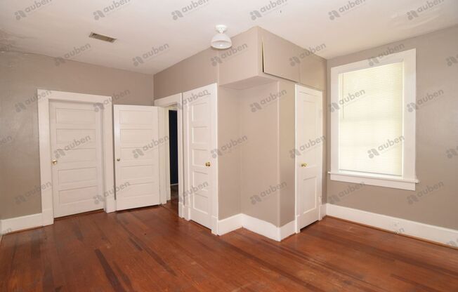 2 beds, 1 bath, $1,050, Unit Apt. A