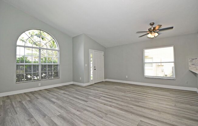 Beautiful Home in Alafaya Woods Totally Remodeled