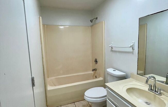 2 beds, 1 bath, $800