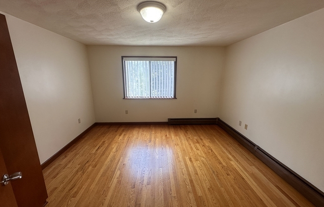 3 beds, 1 bath, 1,000 sqft, $3,000, Unit 2