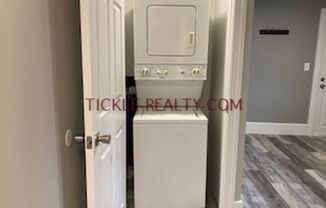 2 beds, 1 bath, $1,300, Unit 55.5