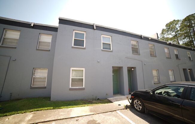 2 Bed / 1.5 Bath Condo on Pensacola St