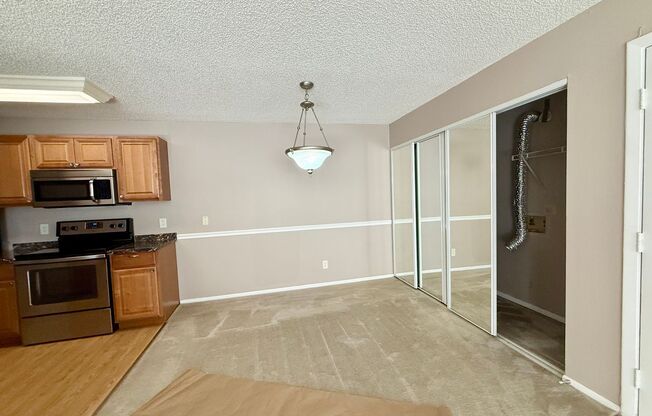 Belleair Village Condo 1/1 Open floor plan
