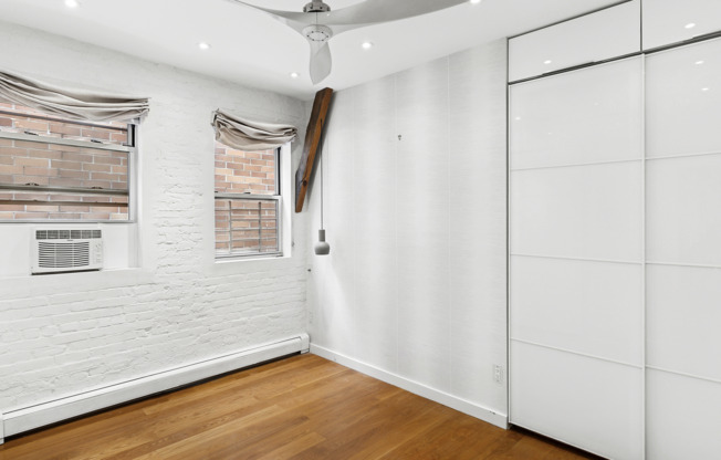 319 E 105 ST