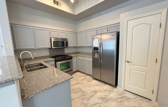 Lovely 2 Bed 2 Bath Condo in Henderson!