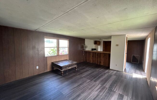 2 BD 1 BA Mobile in Quiet Park Available Now!