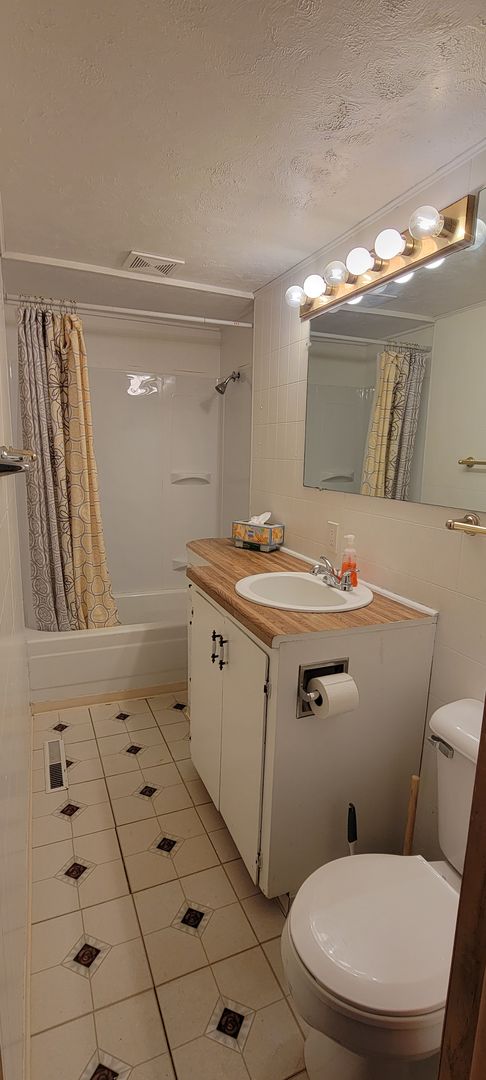 2 beds, 1 bath, $1,250