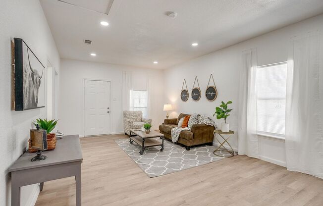 Spacious beautifully designed 3-bed and 2-bath!