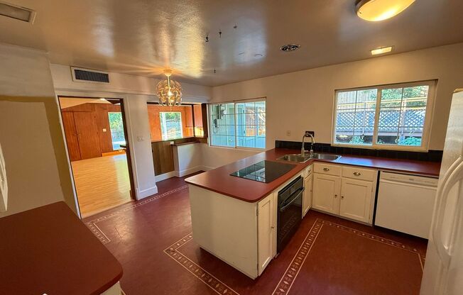 Beautiful 3bd/2ba Single Family Home near Franklin Park!