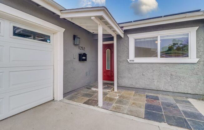 Imperial Beach, Gorgeous 4 bed 2 bath home with Bonus office or bedroom with amazing large yard!!