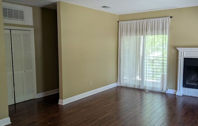 Creekridge - Hyde Park - 45 / Duval - Exclusive 2bd / 2ba - Gated - W/D - $1900