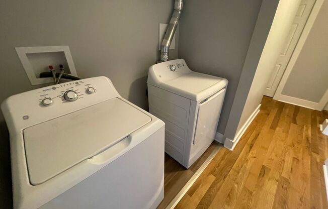 2 beds, 1 bath, 750 sqft, $2,199, Unit 5641 Hobart St. #B5