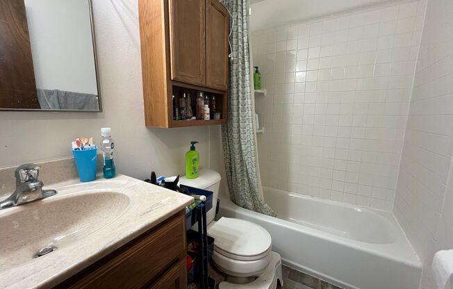 1 bed, 1 bath, $975, Unit 40