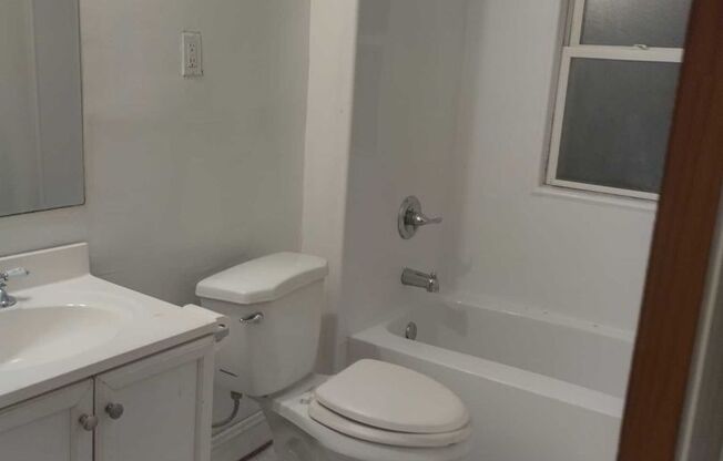 2 beds, 1 bath, $775