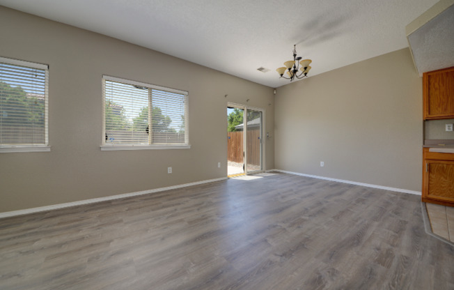 7312 EAGLE VW AVE NE