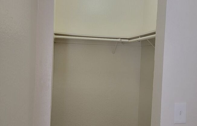 1 bed, 1 bath, 725 sqft, $1,220, Unit 129