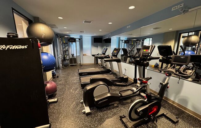 2 beds, 1 bath, 978 sqft, $2,250, Unit 609