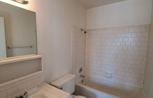 Studio, 1 bath, 400 sqft, $995, Unit 221