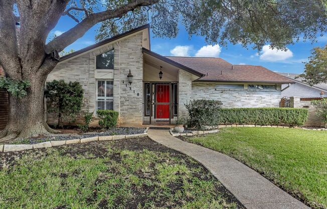 UPDATED 3-BEDROOM HOME IN WHISPERING OAKS