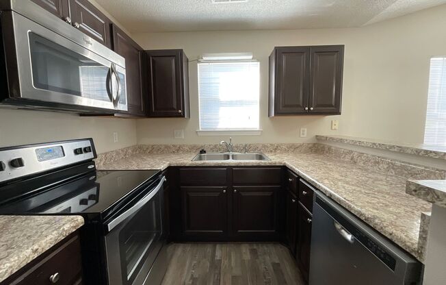 2 beds, 2 baths, 1,270 sqft, $1,500, Unit 2726-5 Upstairs 2BR 2BA Remodel Summit Pet Friendly