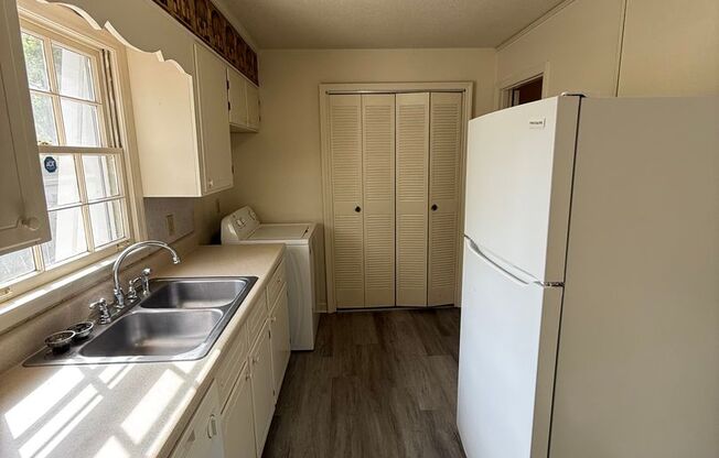 2 beds, 2 baths, 1,200 sqft, $1,395, Unit 406-4