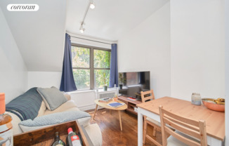 226 W 13 ST