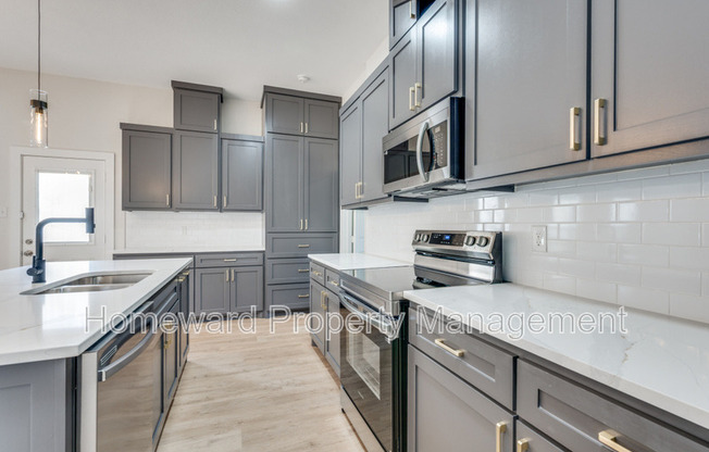 835 STAMPS AVE
