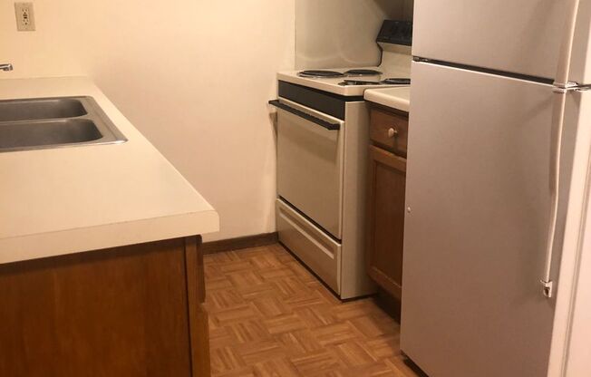 1 bed, 1 bath, $1,000, Unit 102