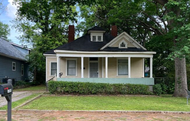 Spacious 3bd/2ba in Capitol View w/ Huge Fenced-In Backyard!