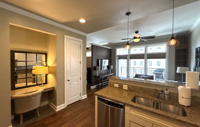 230 S Tryon - T.R. Lawing Realty Property