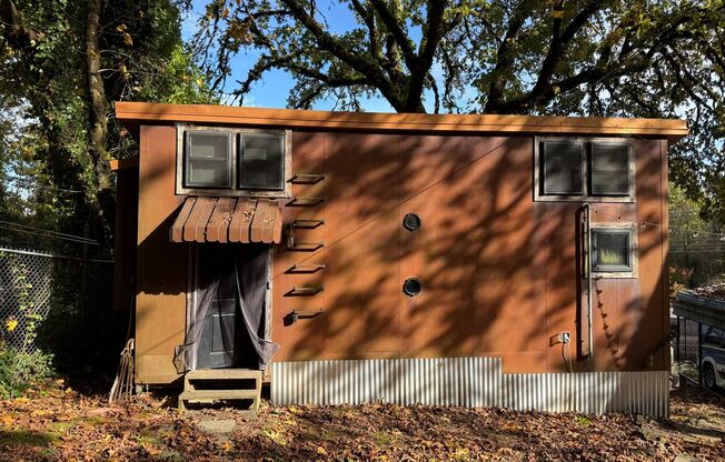 Tiny Home Adventure Awaits! W/ Creative Space