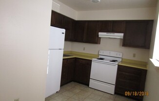 2 beds, 1 bath, $750, Unit 4