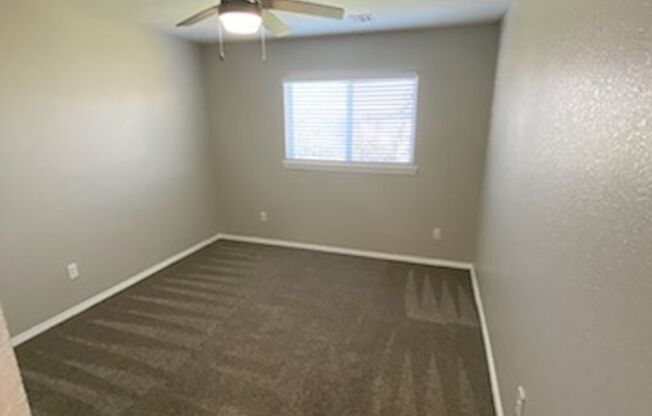 2 beds, 2 baths, 856 sqft, $920, Unit 2827-1811