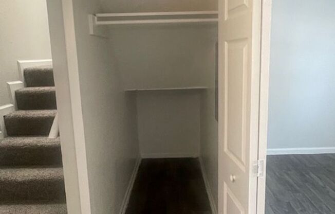3 beds, 2 baths, 1,256 sqft, $1,550, Unit 07-0702 WD