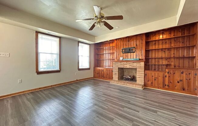 400 Jamestown Ave - Gold