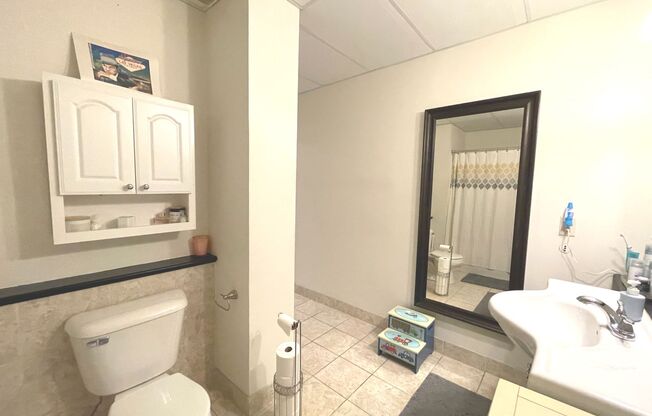 2 beds, 1 bath, $2,145, Unit 101