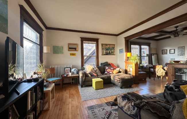 7 BARTON AVE SE