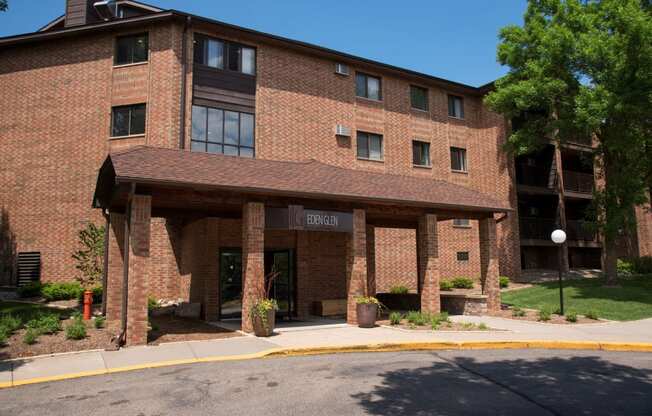 Welcome to Eden Glen Apartments in Eden Prairie, MN Exterior