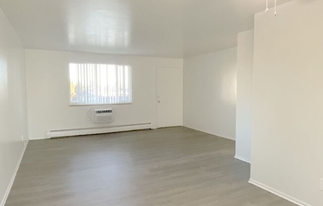 2 beds, 1 bath, 832 sqft, $1,550, Unit 211