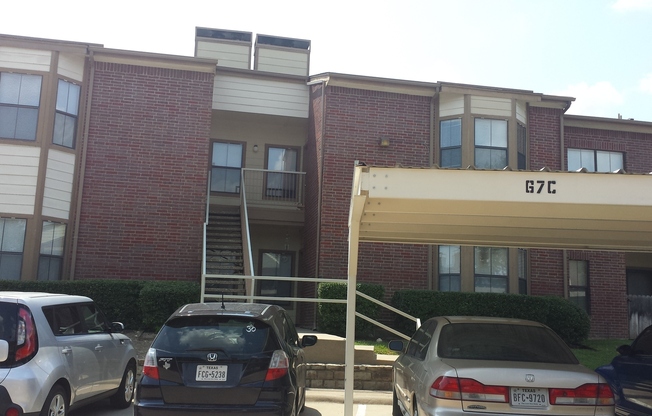 Nice 2 Bed, 2 Bath Second Story Condo Overlooking the Pool- 76107